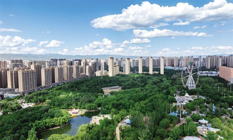 蓝天白云常相伴